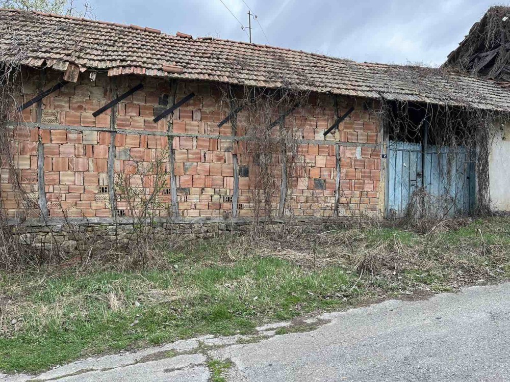 Къща с парцел - с. Брестово, Ловеч