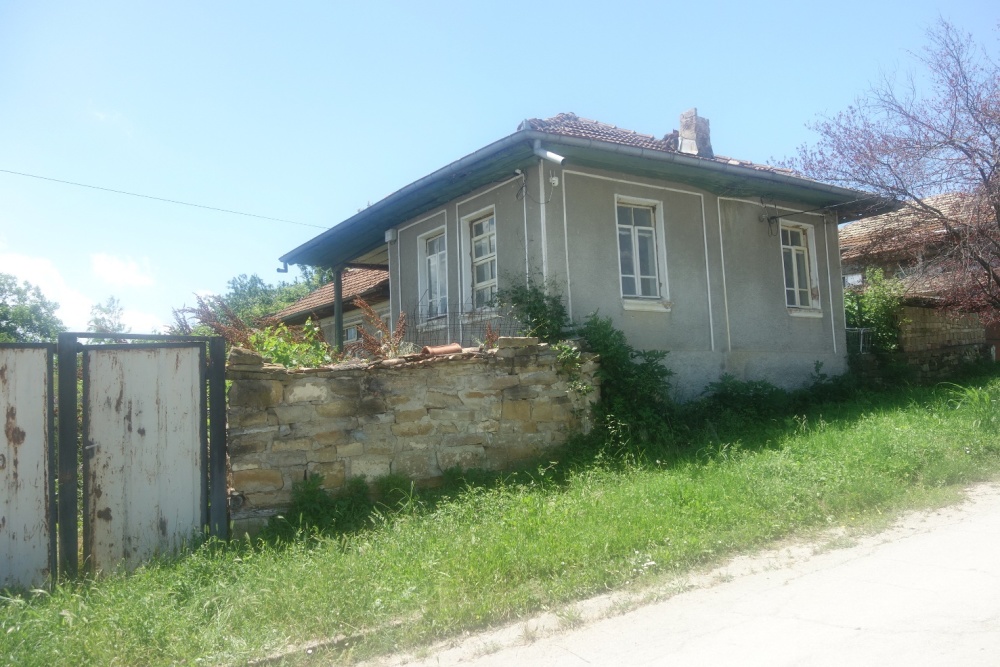 Парцел с къща - с. Родина, Велико Търново